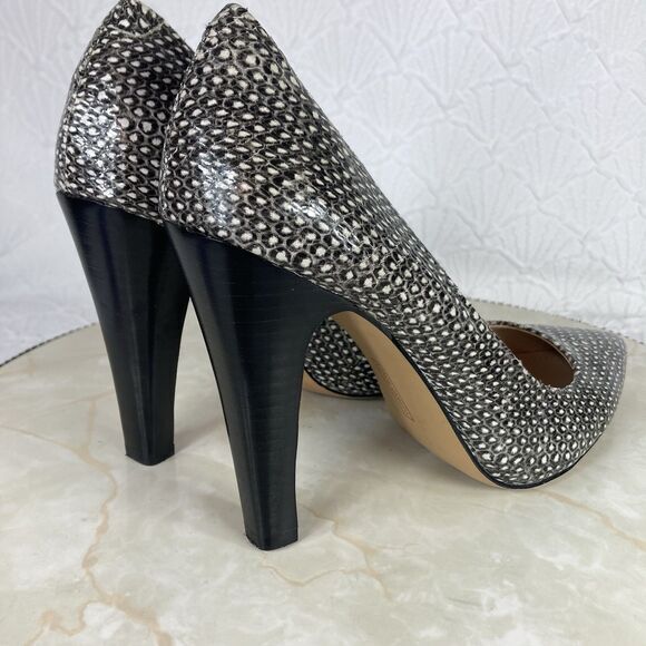 Vince Camuto Heels Womens Size 8 Gray Python Snake Print Pointed Toe Pumps - Picture 10 of 13